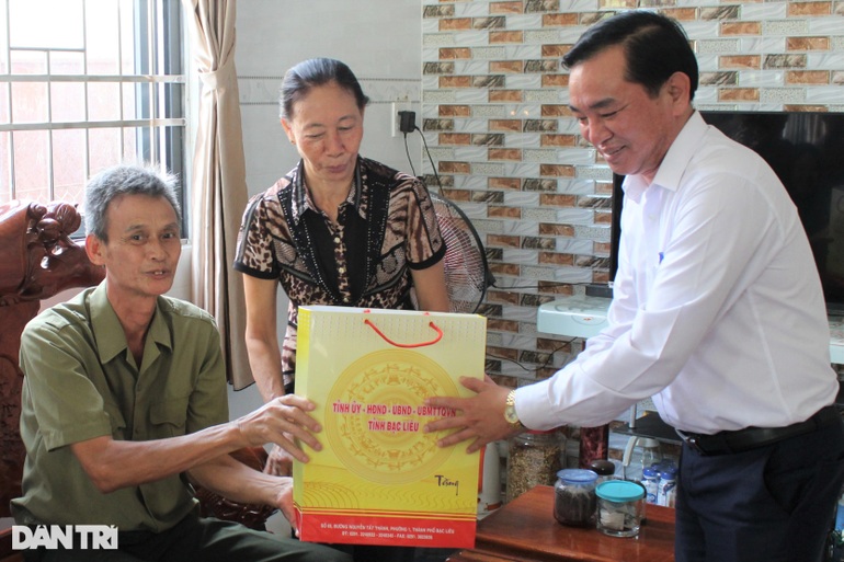 Bí thư, Chủ tịch Ninh Bình thăm, tặng quà gia đình chính sách tại Bạc Liêu - 4 Bí thư, Chủ tịch Ninh Bình thăm, tặng quà gia đình chính sách tại Bạc Liêu - 4