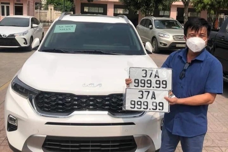 Những chủ xe vớ được vàng khi đi bấm biển - 5 Những chủ xe vớ được vàng khi đi bấm biển - 5