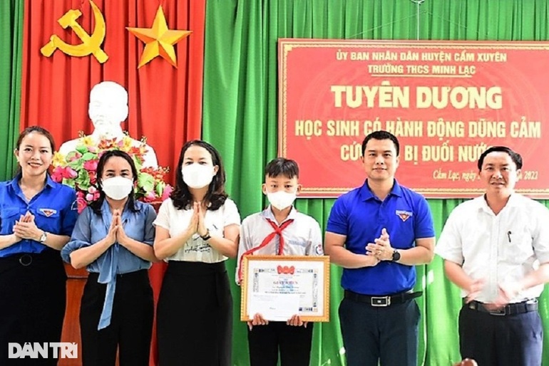 Chủ tịch nước biểu dương 2 công dân cứu nhiều người thoát đuối nước - 3 Chủ tịch nước biểu dương 2 công dân cứu nhiều người thoát đuối nước - 3