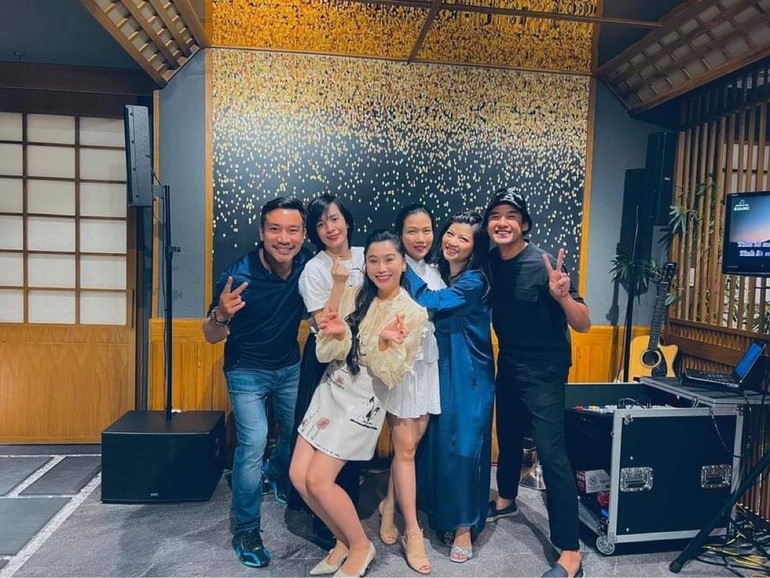 Ngỡ ngàng màn họp lớp quy tụ loạt ngôi sao Việt - 4 Ngỡ ngàng màn họp lớp quy tụ loạt ngôi sao Việt - 4