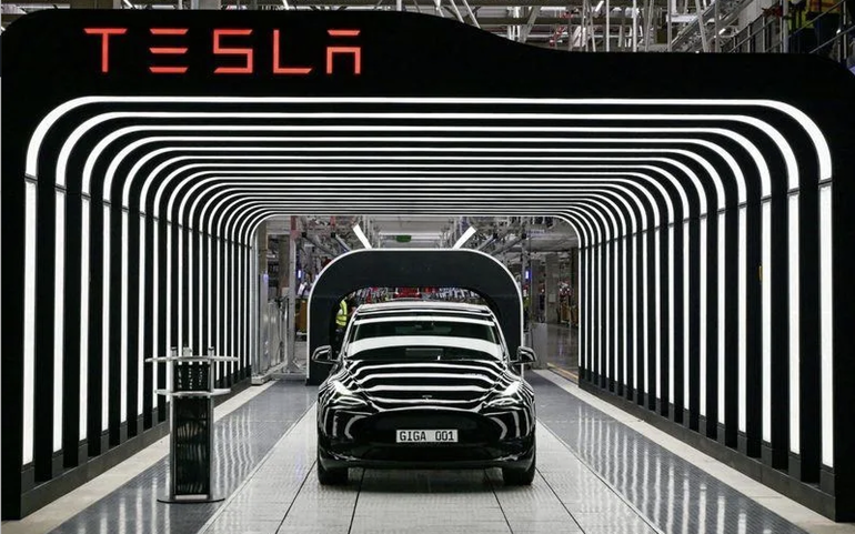 Tesla bay 126 tỷ USD vốn hóa khi Musk gom tiền mua Twitter - 1 Tesla bay 126 tỷ USD vốn hóa khi Musk gom tiền mua Twitter - 1