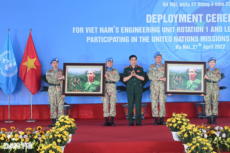 Chủ tịch nước tiễn các quân nhân lên đường gìn giữ hòa bình Liên Hợp Quốc - 4 Chủ tịch nước tiễn các quân nhân lên đường gìn giữ hòa bình Liên Hợp Quốc - 4