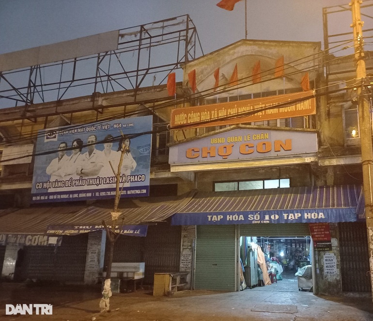 Trăn nuôi lén trong khu dân cư xổng chuồng, phường tá hỏa truy bắt - 1 Trăn nuôi lén trong khu dân cư xổng chuồng, phường tá hỏa truy bắt - 1
