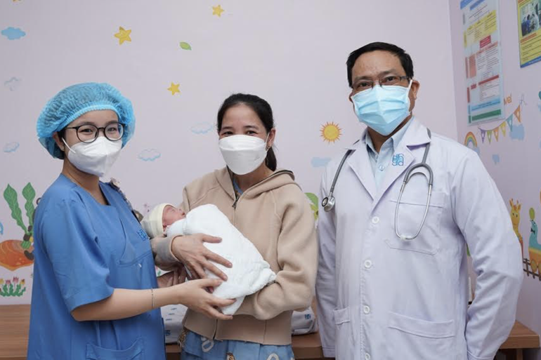 Khó thở, phù chân nhưng chủ quan thai hành, sản phụ 37 tuổi nguy kịch - 2 Khó thở, phù chân nhưng chủ quan thai hành, sản phụ 37 tuổi nguy kịch - 2
