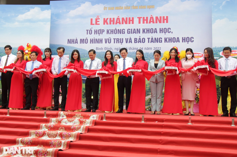 Khánh thành Tổ hợp Không gian khoa học về thiên văn, vũ trụ - 1 Khánh thành Tổ hợp Không gian khoa học về thiên văn, vũ trụ - 1