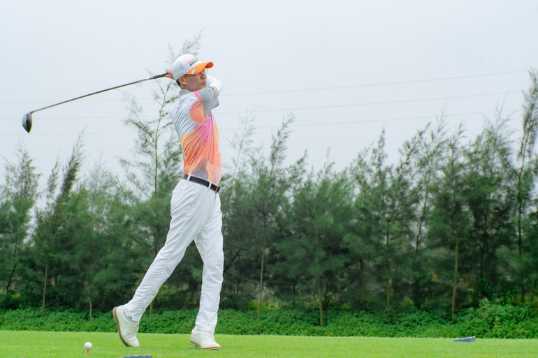 Golfer Mai Văn Lợi vô địch giải golf ở Hà Tĩnh - 1 Golfer Mai Văn Lợi vô địch giải golf ở Hà Tĩnh - 1
