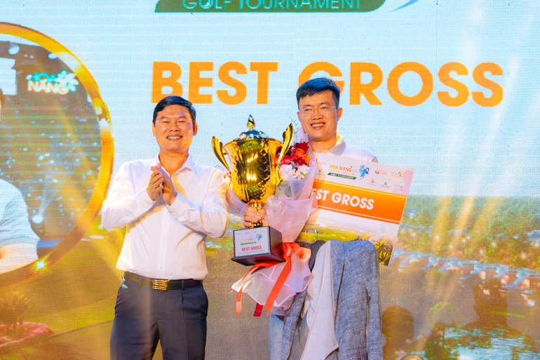 Golfer Mai Văn Lợi vô địch giải golf ở Hà Tĩnh - 2 Golfer Mai Văn Lợi vô địch giải golf ở Hà Tĩnh - 2