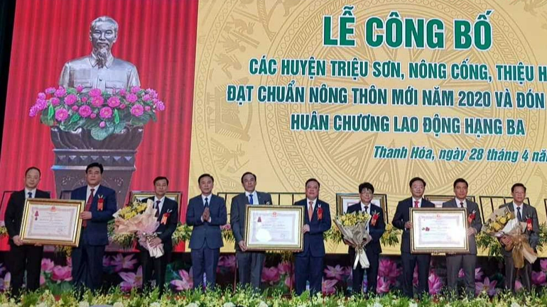 Thanh Hóa: Lễ công bố 3 huyện đạt chuẩn nông thôn mới - 3 Thanh Hóa: Lễ công bố 3 huyện đạt chuẩn nông thôn mới - 3