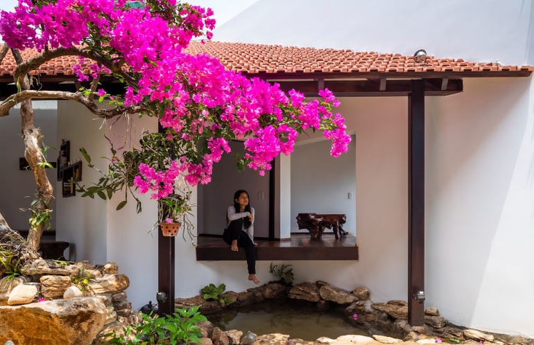 Nữ giám đốc làm nhà vườn Nữ giám đốc làm nhà vườn