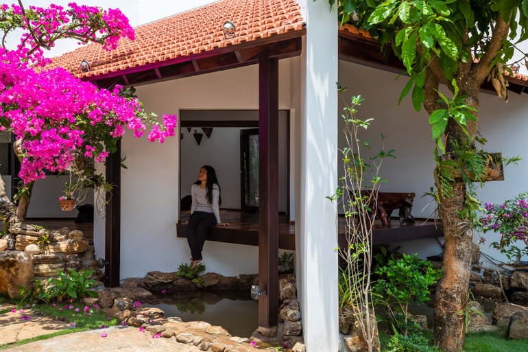 Nữ giám đốc làm nhà vườn Nữ giám đốc làm nhà vườn