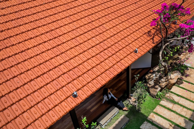 Nữ giám đốc làm nhà vườn Nữ giám đốc làm nhà vườn