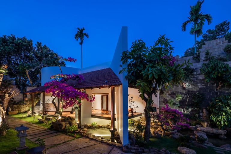 Nữ giám đốc làm nhà vườn Nữ giám đốc làm nhà vườn