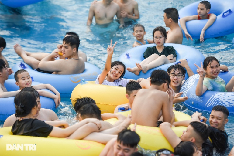 Cảnh chen chúc Cảnh chen chúc