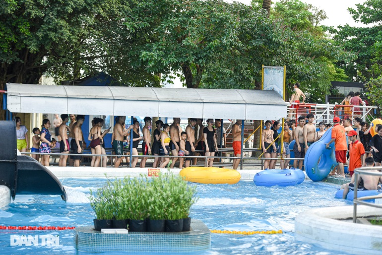 Cảnh chen chúc Cảnh chen chúc