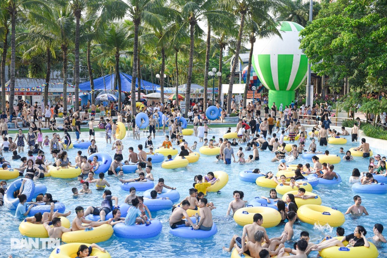 Cảnh chen chúc Cảnh chen chúc