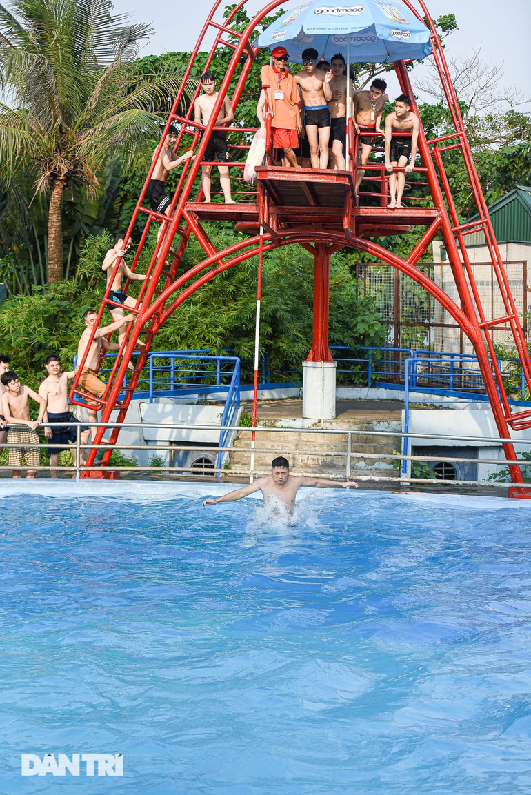 Cảnh chen chúc Cảnh chen chúc