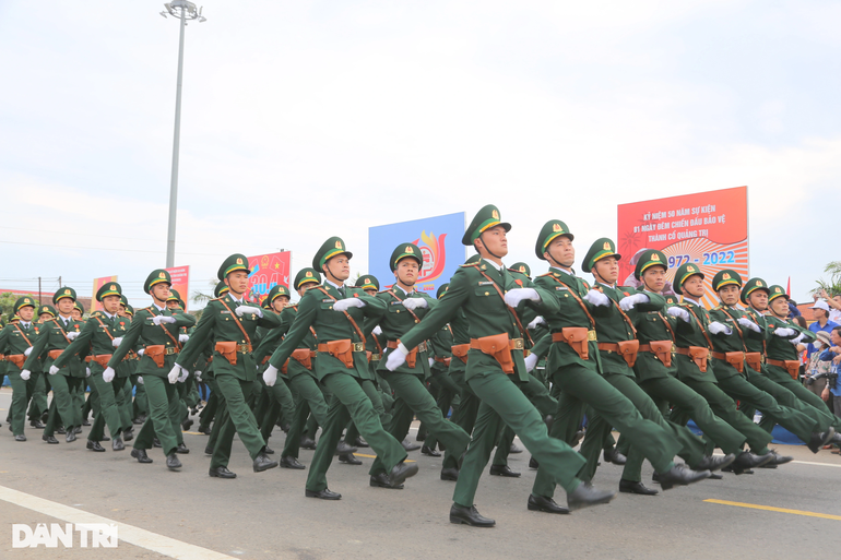 Thiêng liêng Lễ thượng cờ và diễu binh tại Vĩ tuyến 17 - 9 Thiêng liêng Lễ thượng cờ và diễu binh tại Vĩ tuyến 17 - 9