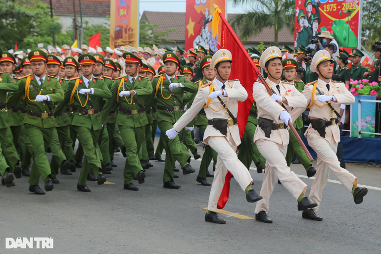 Thiêng liêng Lễ thượng cờ và diễu binh tại Vĩ tuyến 17 - 12 Thiêng liêng Lễ thượng cờ và diễu binh tại Vĩ tuyến 17 - 12