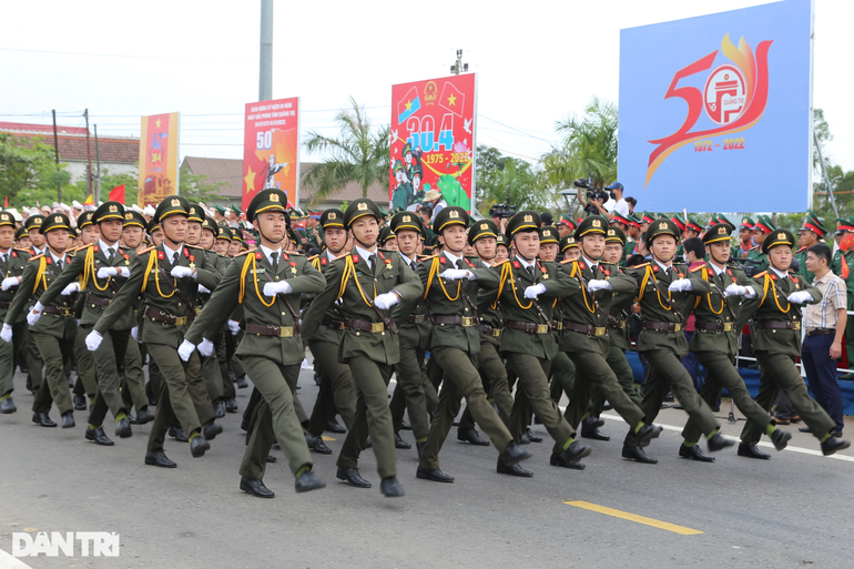 Thiêng liêng Lễ thượng cờ và diễu binh tại Vĩ tuyến 17 - 14 Thiêng liêng Lễ thượng cờ và diễu binh tại Vĩ tuyến 17 - 14