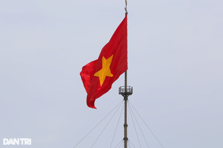 Thiêng liêng Lễ thượng cờ và diễu binh tại Vĩ tuyến 17 - 4 Thiêng liêng Lễ thượng cờ và diễu binh tại Vĩ tuyến 17 - 4