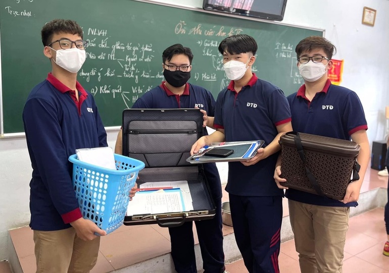 Học sinh, sinh viên đua nhau theo trào lưu Ngày không dùng cặp sách - 7 Học sinh, sinh viên đua nhau theo trào lưu Ngày không dùng cặp sách - 7
