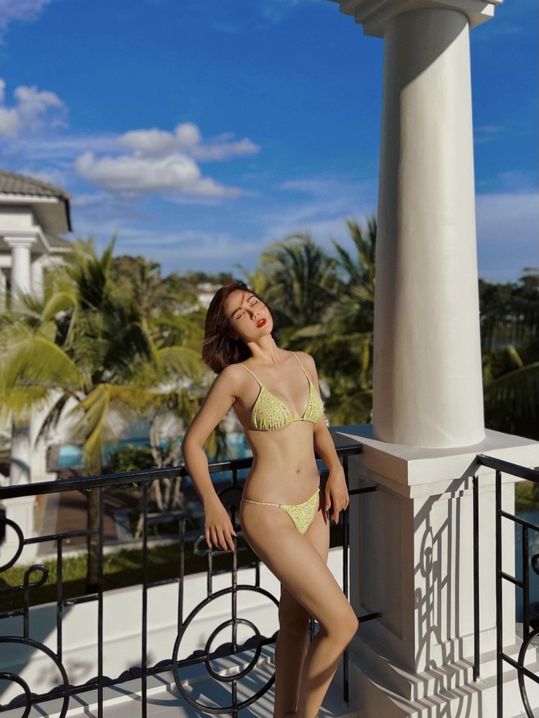 Huyền Lizzie Thương ngày nắng về nóng bỏng với bikini - 8 Huyền Lizzie Thương ngày nắng về nóng bỏng với bikini - 8