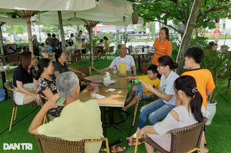 Đón hơn 650 nghìn lượt khách, nhưng kết thúc kỳ nghỉ lễ thành phố Sầm Sơn không có phản ánh từ du khách về tình trạng ép giá, ép khách.