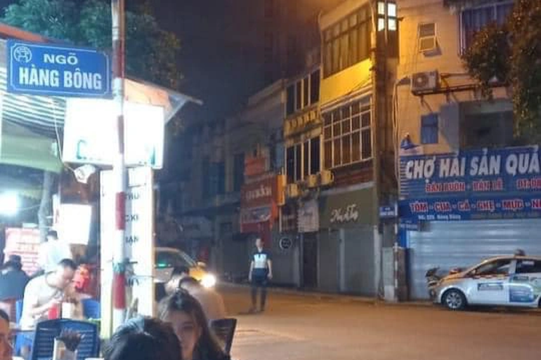 Bắt tài xế taxi nhảy đồ của 2 nữ du khách Nga trên phố cổ Hà Nội - 1 Bắt tài xế taxi nhảy đồ của 2 nữ du khách Nga trên phố cổ Hà Nội - 1