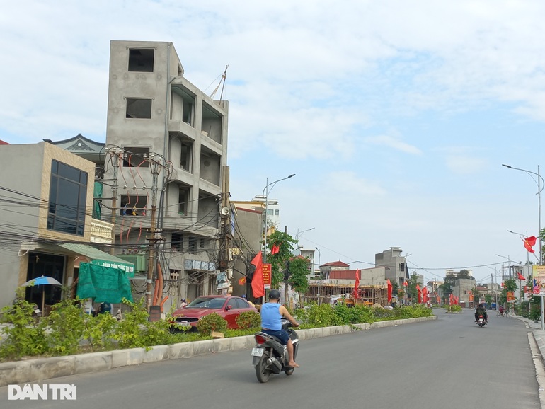 Căn nhà mỏng như bức tường trên con đường nghìn tỷ đồng ở Hải Phòng - 11