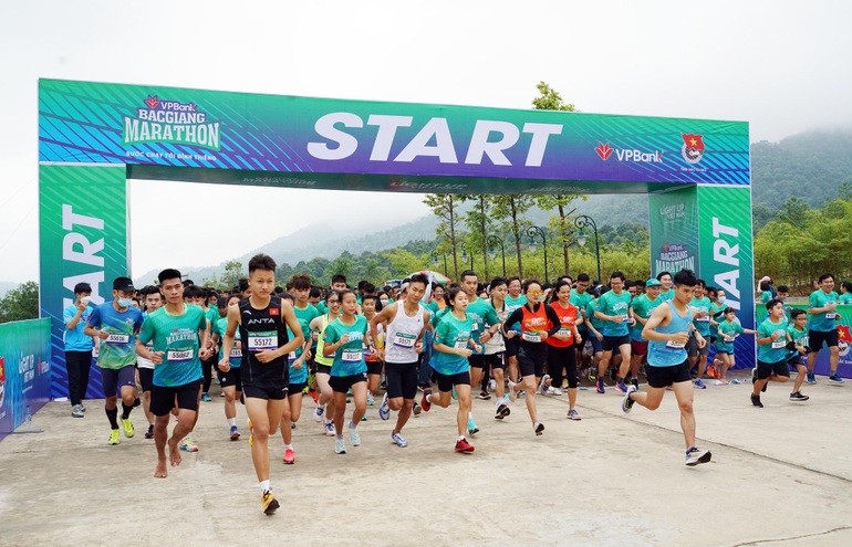 Hơn 1.000 VĐV hoàn tất hai cự ly 5 km - 10 km tại giải chạy VPBank Bắc Giang Marathon lần thứ hai - 1