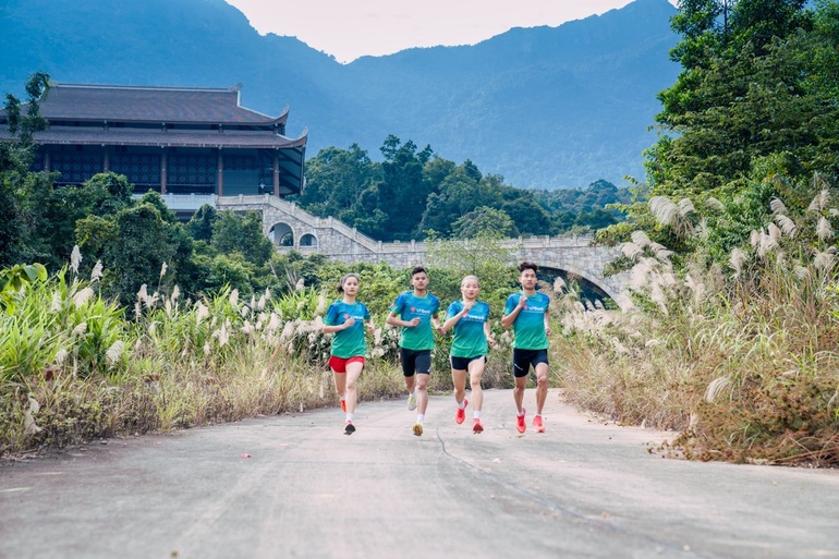 Hơn 1.000 VĐV hoàn tất hai cự ly 5 km - 10 km tại giải chạy VPBank Bắc Giang Marathon lần thứ hai - 2