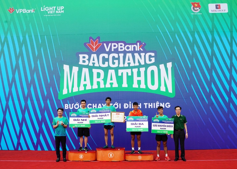 Hơn 1.000 VĐV hoàn tất hai cự ly 5 km - 10 km tại giải chạy VPBank Bắc Giang Marathon lần thứ hai - 5