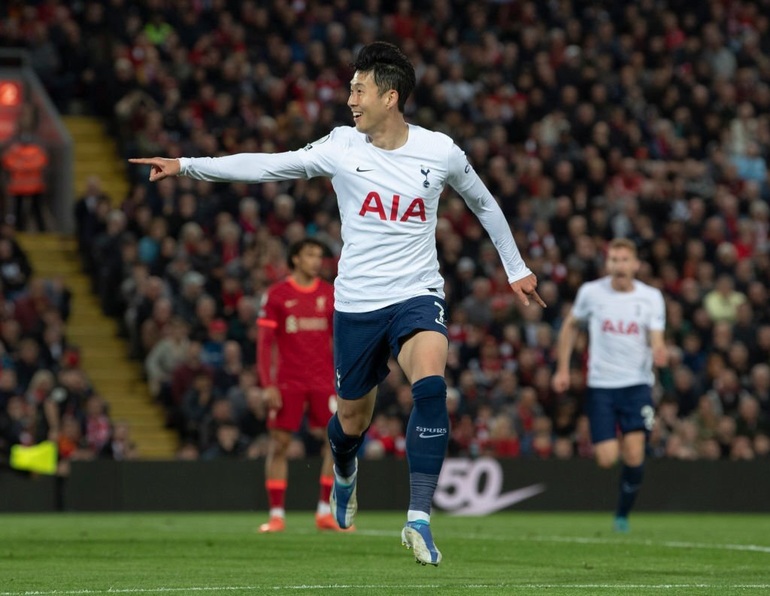 Liverpool, Tottenham hại nhau bởi trận hòa ở Anfield - 1