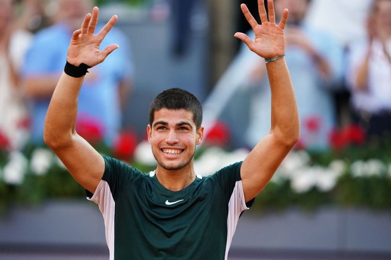 Tiểu Nadal Alcaraz đánh bại Djokovic tại bán kết Madrid Open - 1