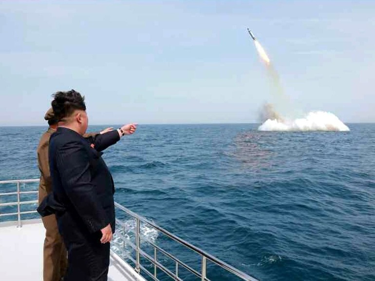Triều Tiên thử tên lửa đạn đạo bắn từ tàu ngầm - 1