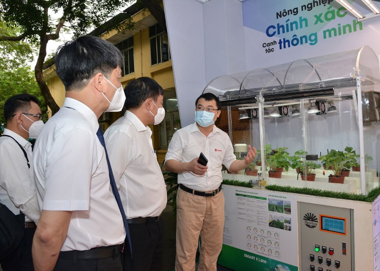 Rạng Đông ra mắt giải pháp chiếu sáng nông nghiệp công nghệ cao - Smart Farm - 2