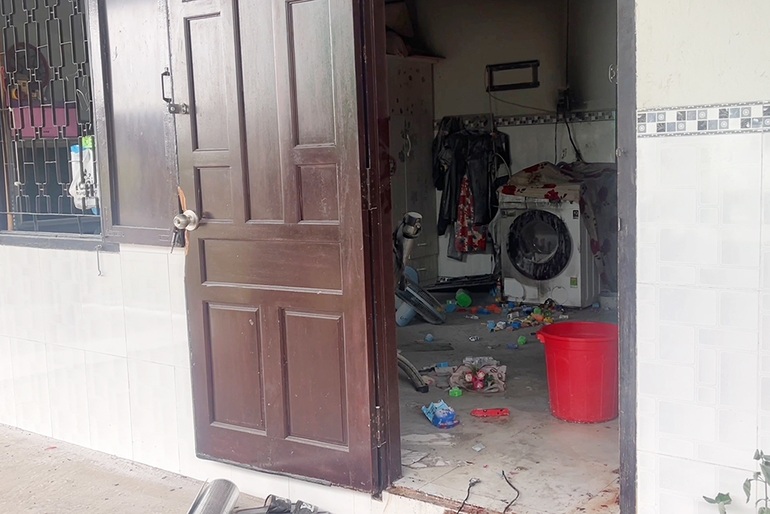 Horrifying moment explosion shakes motel room in Binh Thuan - 4