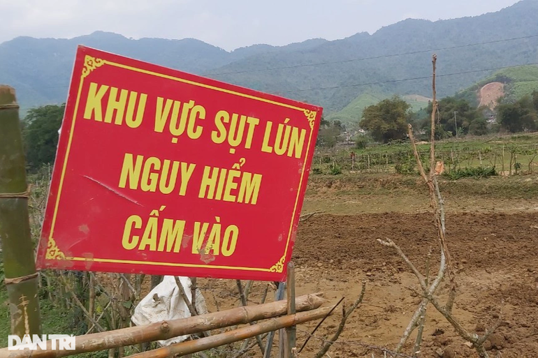 Thêm hàng loạt hố tử thần sâu hoắm liên tiếp xuất hiện - 4 Thêm hàng loạt hố tử thần sâu hoắm liên tiếp xuất hiện - 4
