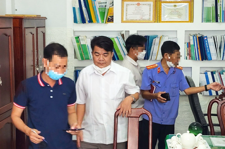 Vì sao cựu Giám đốc CDC Hậu Giang bị bắt? - 1 Vì sao cựu Giám đốc CDC Hậu Giang bị bắt? - 1