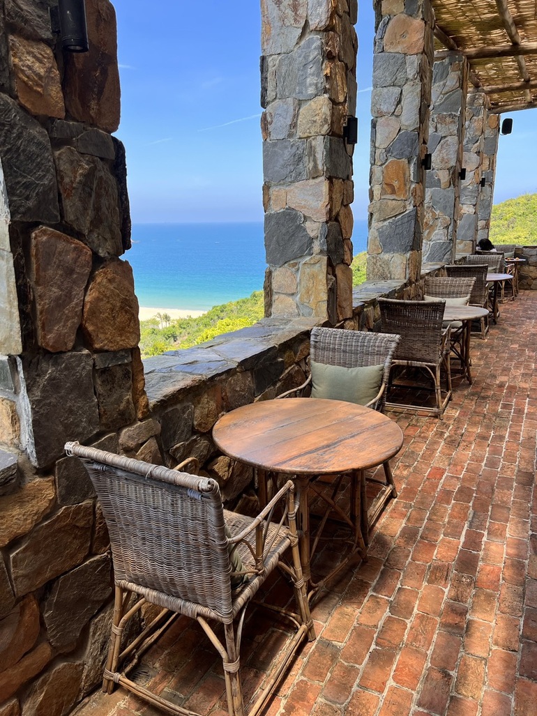 Nhóm bạn thân chi 65 triệu đồng mỗi đêm nghỉ tại resort hẻo lánh ở Phú Yên - 3 Nhóm bạn thân chi 65 triệu đồng mỗi đêm nghỉ tại resort hẻo lánh ở Phú Yên - 3