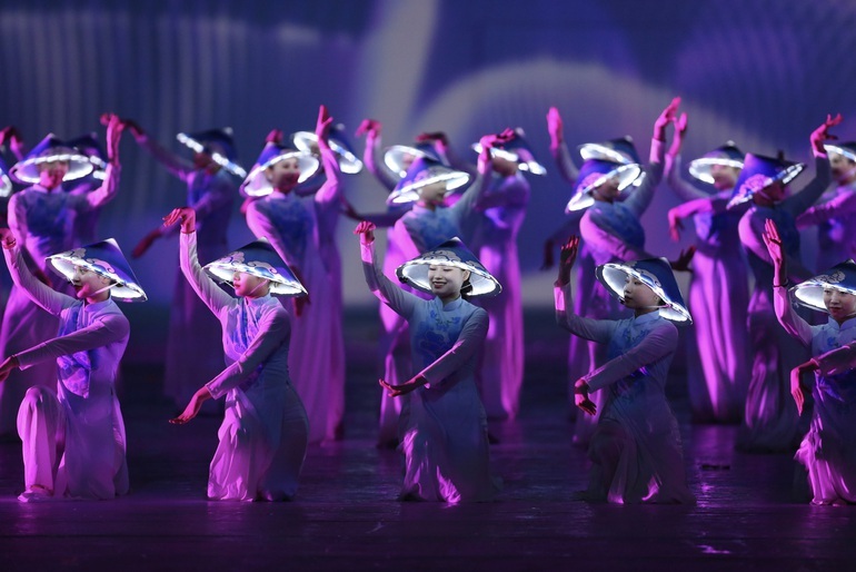 Báo chí thế giới ấn tượng mạnh với lễ khai mạc SEA Games ở Việt Nam - 1 Báo chí thế giới ấn tượng mạnh với lễ khai mạc SEA Games ở Việt Nam - 1