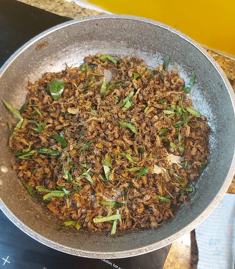 Strangely, insects only live for a few hours, making them a specialty in Hanoi - 4