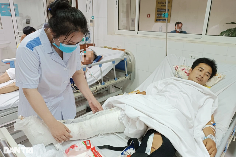 Cha gặp nạn nguy cơ tàn phế, 4 con thơ đói khát, hoảng loạn - 1