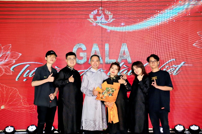 Dàn nghệ sĩ tham gia Gala Tự hào áo dài Việt của đạo diễn Gen Z