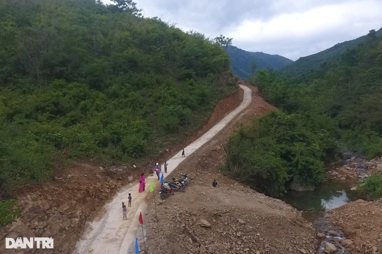 Ngập tràn niềm vui ngày khánh thành cầu Khuyến học và Dân trí nơi biên giới