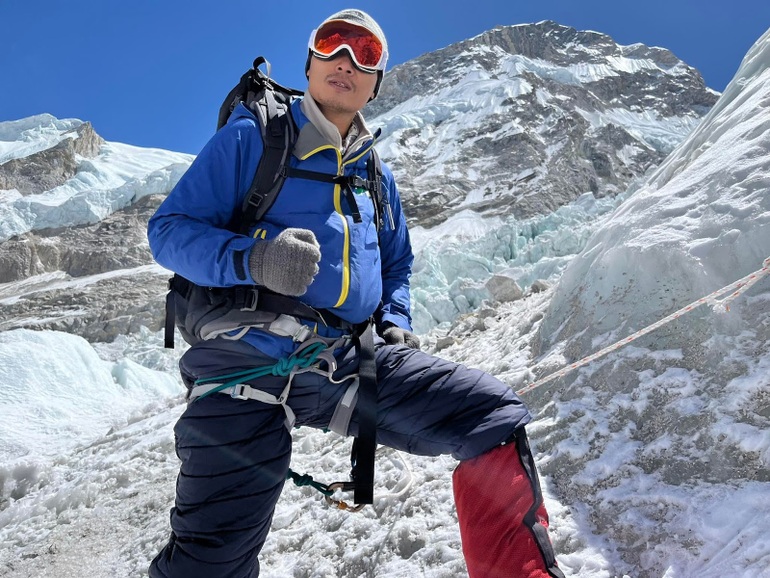 Hành trình kỷ lục của người đàn ông Việt hai lần chinh phục Everest - 1