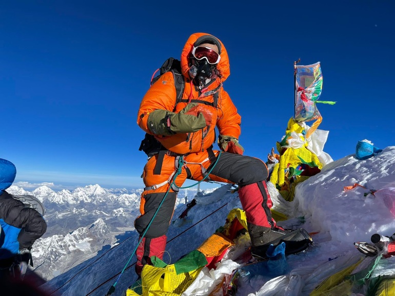 Hành trình kỷ lục của người đàn ông Việt hai lần chinh phục Everest - 3