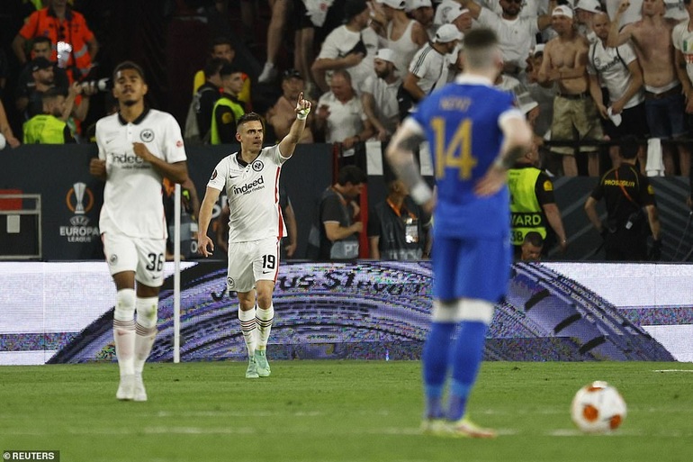 Đánh bại Rangers trên loạt đấu súng, Frankfurt vô địch Europa League - 7