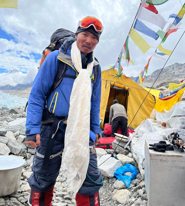 Hành trình kỷ lục của người đàn ông Việt hai lần chinh phục Everest - 4