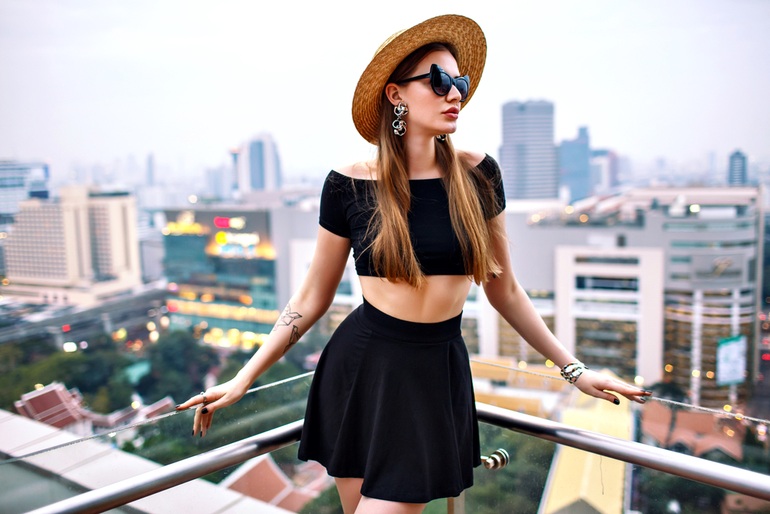 Giới trẻ đua nhau diện áo croptop để khoe vòng hai không mỡ thừa - 2